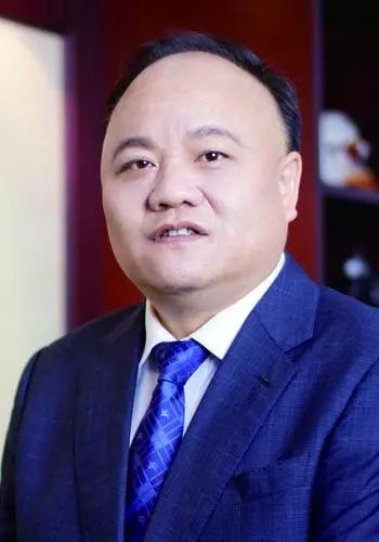 合作老总_鸿星尔克老总图片(2)